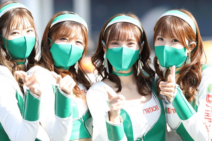 グループ2決勝: レースクイーン