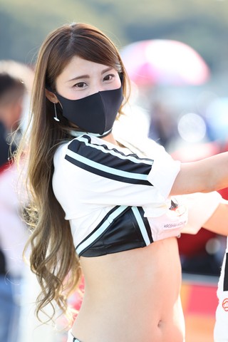 グループ2決勝: レースクイーン