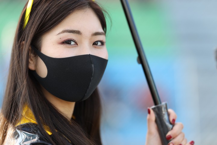 グループ2決勝: レースクイーン