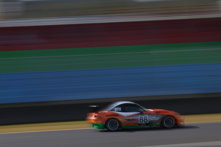 グループ2決勝: 村上博幸／中島保典／谷川達也組（村上モータースMAZDAロードスター）