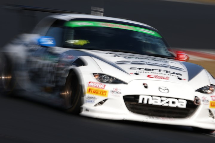 グループ2決勝: 橋本陸／妹尾智充／貫戸幸星組（odula AVANTECHロードスター）