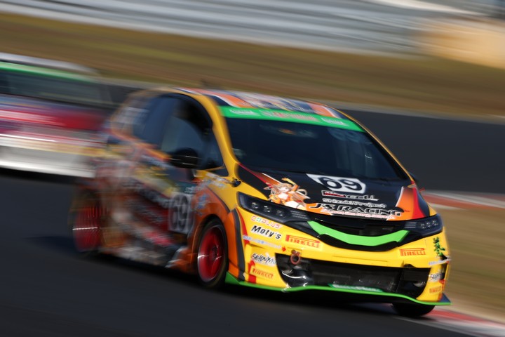 グループ2決勝: 梅田真祐／久保田英夫／窪田俊浩組（J'S RACING☆FIT）