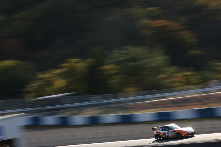 グループ2決勝: 杉野治彦／前⽥育男／中村輝組（村上モータースMAZDAロードスター）