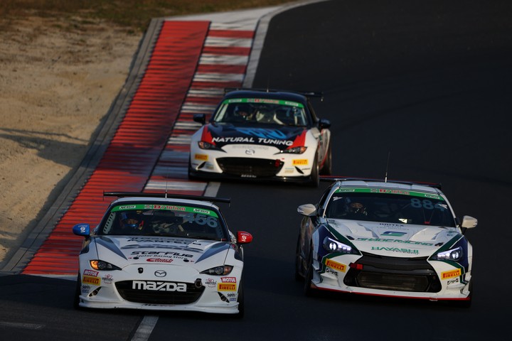 グループ2決勝: odula AVANTECHロードスター vs 村上モータースMAZDAロードスター