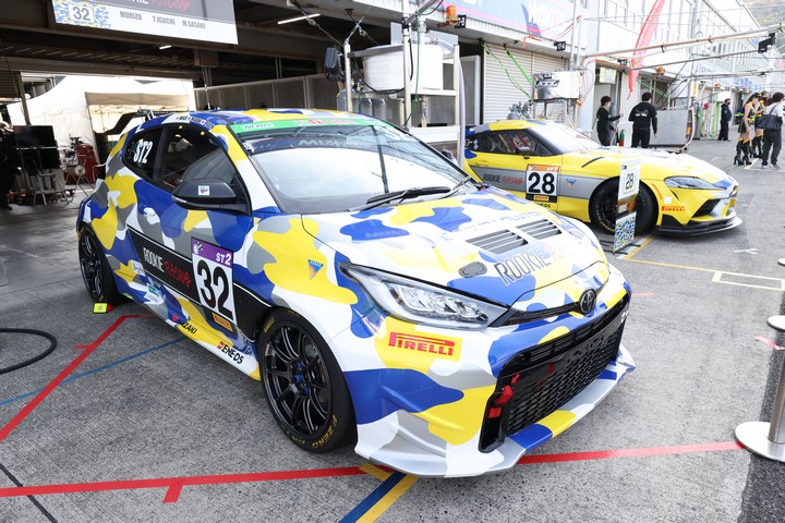 ピットウォーク: ROOKIE Racing GR YARIS