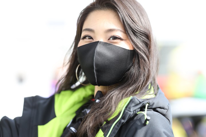 グループ1決勝: レースクイーン