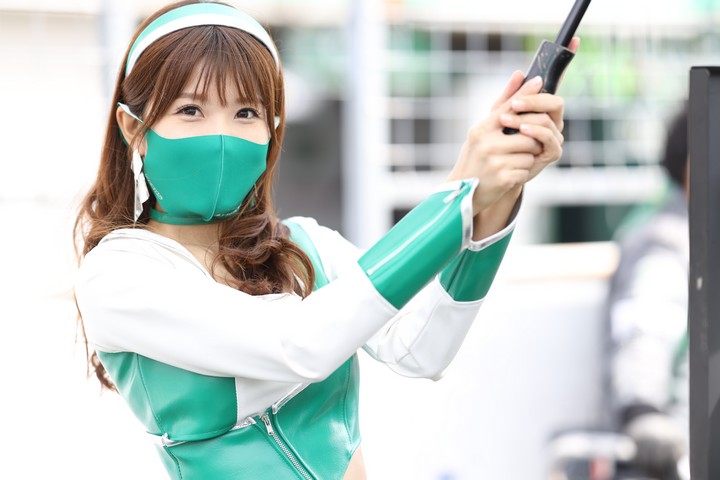 グループ1決勝: レースクイーン