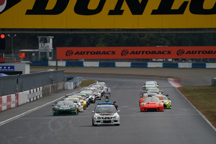 グループ1決勝: ローリングラップがスタート