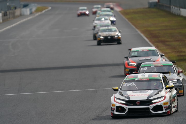グループ1決勝: 植松忠雄／井出有冶／川端伸太朗組（F・Link Home CIVIC TCR）