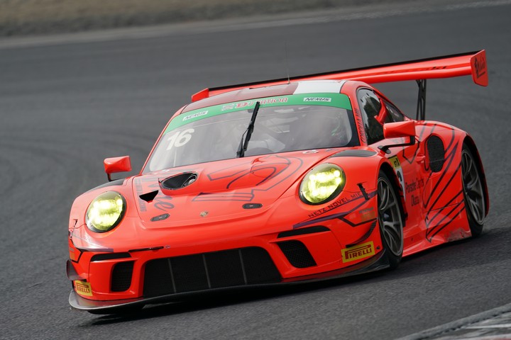 グループ1決勝: 永井宏明／上村優太組（Porsche Center Okazaki GT3R）