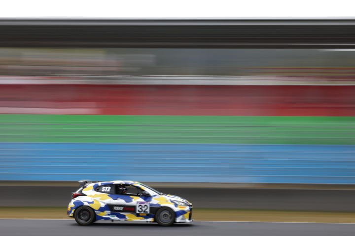 グループ1決勝: 井口卓人／佐々木雅弘／MORIZO組（ROOKIE Racing GR YARIS）