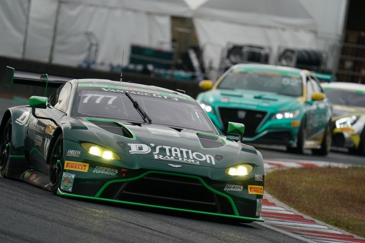 グループ1決勝: 星野敏／藤井誠暢／近藤翼組（D'station Vantage GT3）