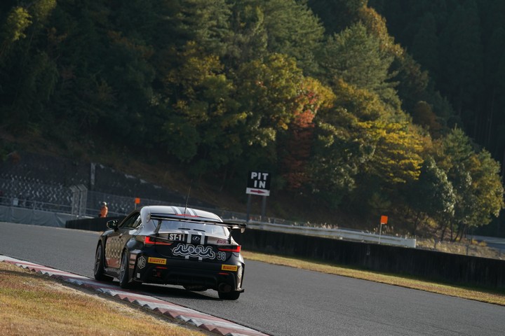 グループ1決勝: 堀田誠／阪口良平／堤優威組（ADVICS muta Racing RC F TWS）