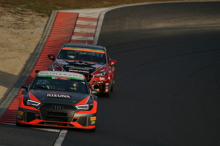 グループ1決勝: KIZUNA／千代勝正／安田裕信／大草りき組（WAIMARAMA KIZUNA Audi RS 3 LMS）