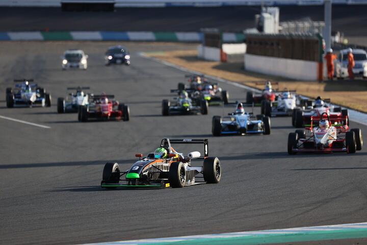 日本一決定戦決勝: 15周のスタートが切られた