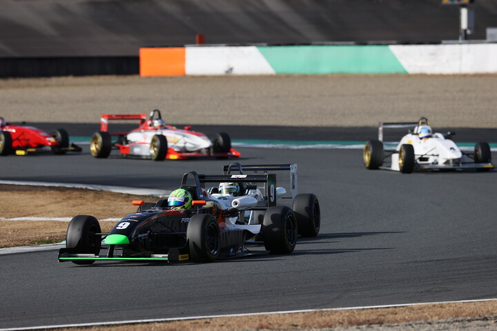 日本一決定戦セミファイナル: 8周の決勝がスタートした