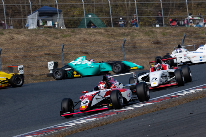 レースをリードする平良響（TGR-DC RSトムススピリットF4）