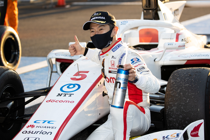 2020年度のドライバーズチャンピオンを獲得した山本尚貴（DOCOMO TEAM DANDELION RACING）