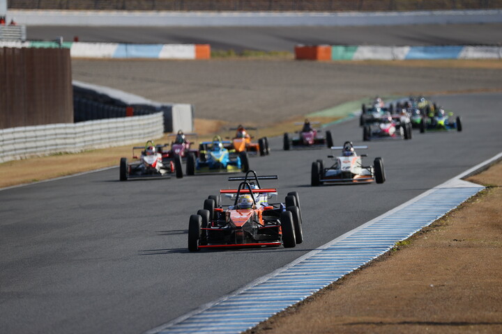 Bグループ第1レグ: スタートシーン