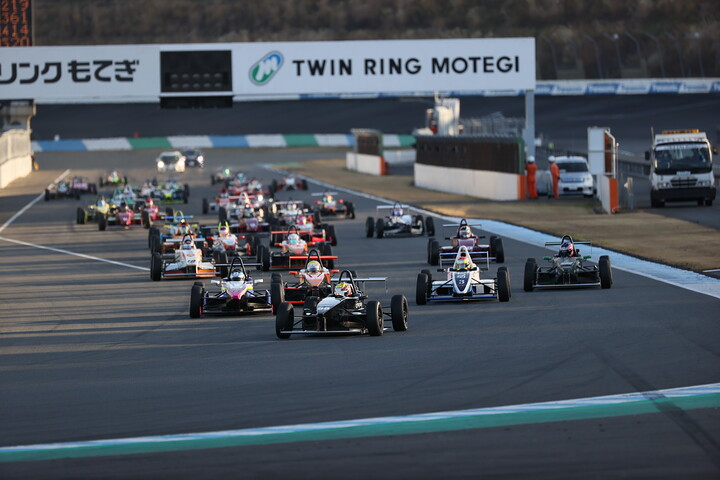 日本一決定戦ファイナル: 10周の決勝がスタートした