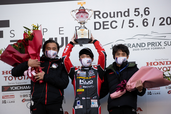 2020年のチャンピオンに輝いた宮田莉朋とCOROLLA CHUKYO Kuo TEAM TOM'S