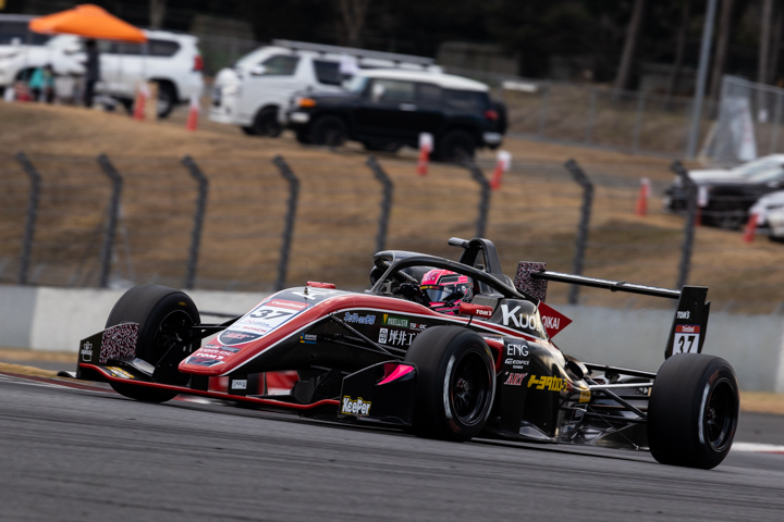 決勝3位は小高一斗（COROLLA CHUKYO Kuo TOM'S 320）