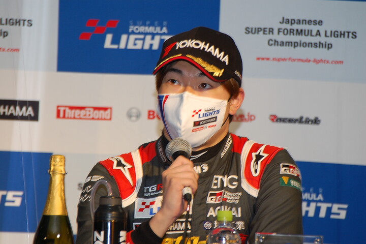 決勝記者会見: 3位の小高一斗（COROLLA CHUKYO Kuo TEAM TOM'S）