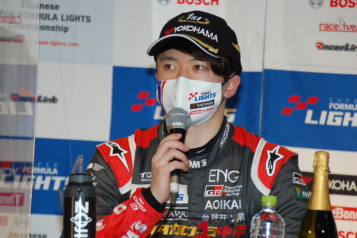 決勝記者会見: 優勝した宮田莉朋（COROLLA CHUKYO Kuo TEAM TOM'S）