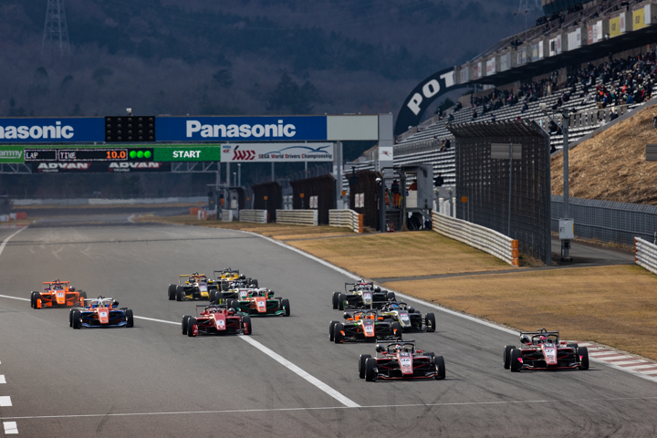 21周の決勝がスタートした