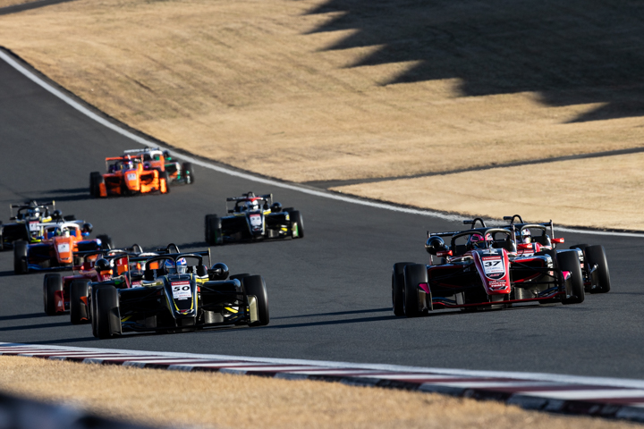 13周の決勝がスタートした