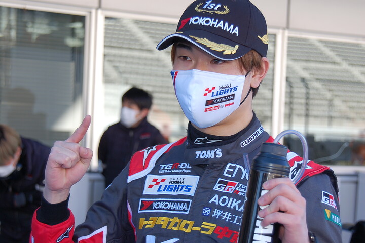 優勝した小高一斗（COROLLA CHUKYO Kuo TEAM TOM'S）