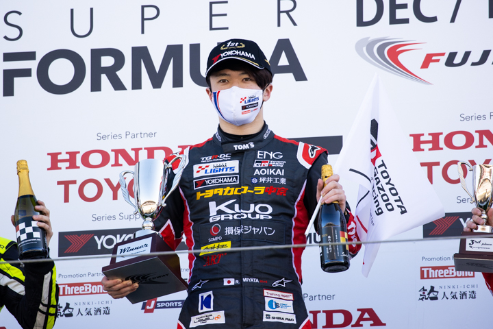 優勝した宮田莉朋（COROLLA CHUKYO Kuo TEAM TOM'S）