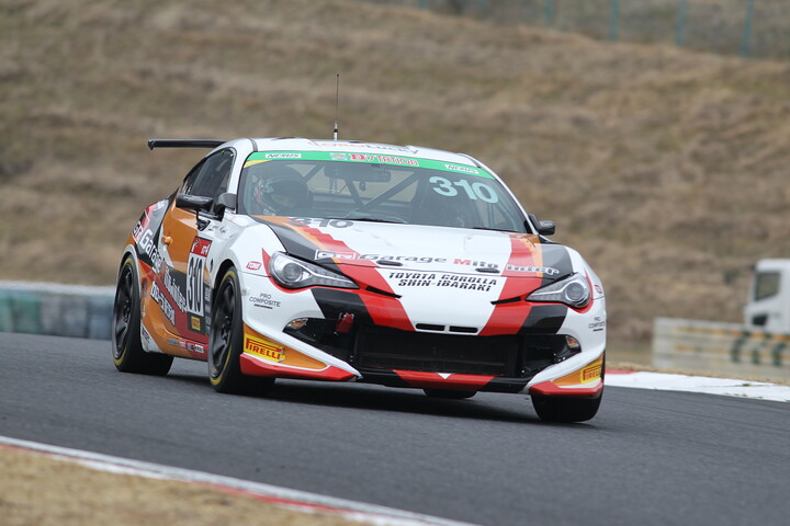 ST-4クラスポールポジションの久保凜太郎／細川慎弥／坪井翔組（GR Garage水戸インターGR86）