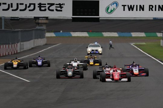 決勝レースがスタートした