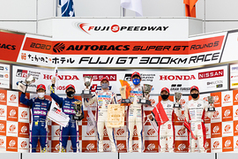 GT500クラスの表彰式