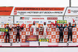 GT500クラスの表彰式