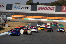 GT300クラスのスタートシーン