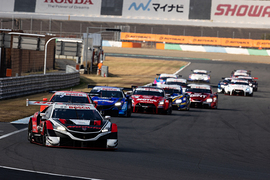 GT500クラスのスタートシーン