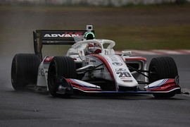 占有走行: 3位は平川亮（ITOCHU ENEX TEAM IMPUL SF19）