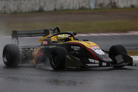 第6戦、第7戦ともマスタークラスポールポジションのDRAGON（TEAM DRAGON SFL ）