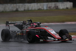 第6戦、第7戦とも予選3位の小高一斗（COROLLA CHUKYO Kuo TOM\'S 320）