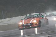 ST-5クラス決勝2位は村上博幸/中島保典/谷川達也組(村上モータースMAZDAロードスター) ST-5クラス決勝2位は村上博幸/中島保典/谷川達也組(村上モータースMAZDAロードスター)
