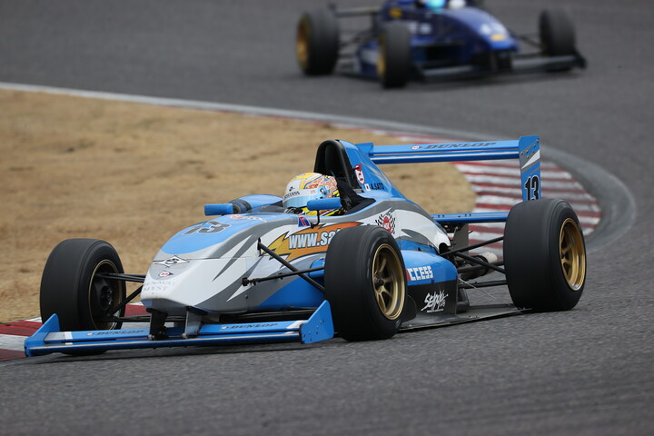 スタートでトップに立った元嶋成弥