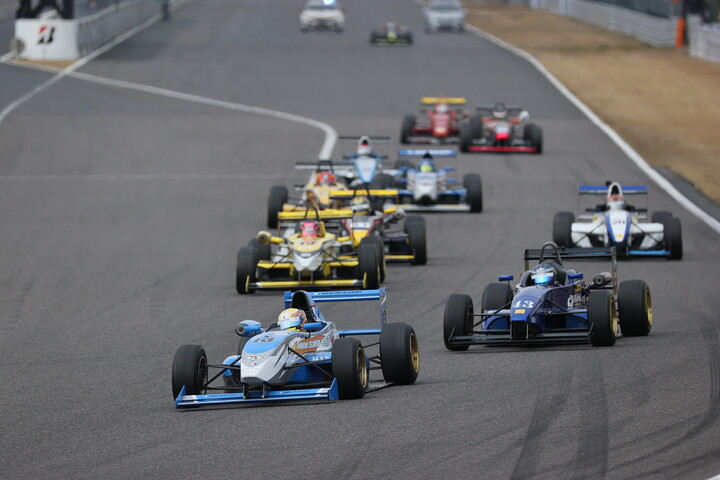 10周の決勝がスタートした