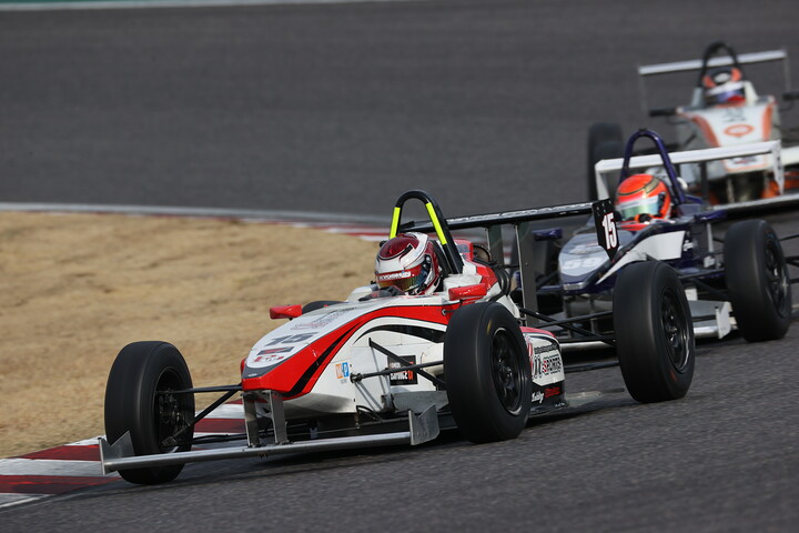 小松響を先頭とする6位争い