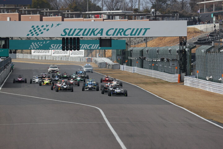 10周の決勝がスタートした