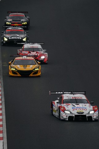 公式テスト岡山: ヘイッキ・コバライネン／中山雄一組（DENSO KOBELCO SARD GR Supra）