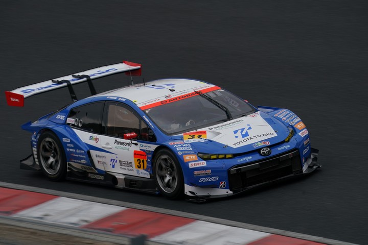 公式テスト岡山: 嵯峨宏紀／中山友貴組（TOYOTA GR SPORT PRIUS PHV apr GT）
