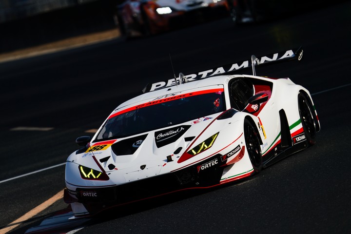 公式テスト岡山: 小暮卓史／元嶋佑弥組（JLOCランボルギーニGT3）