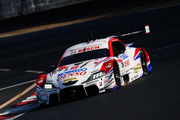 公式テスト岡山: ヘイッキ・コバライネン／中山雄一組（DENSO KOBELCO SARD GR Supra）